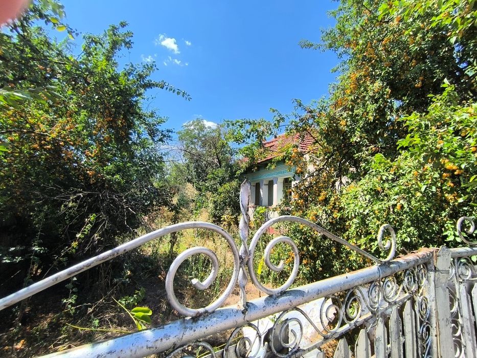 Casă bătrânească cu teren 1.303 mp – Gălbinași, Tăbărăști, Buzău