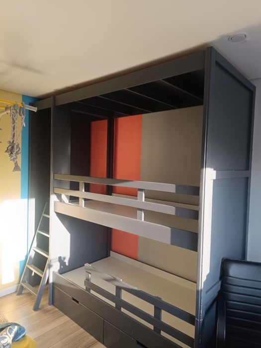 Двухъярусная кровать