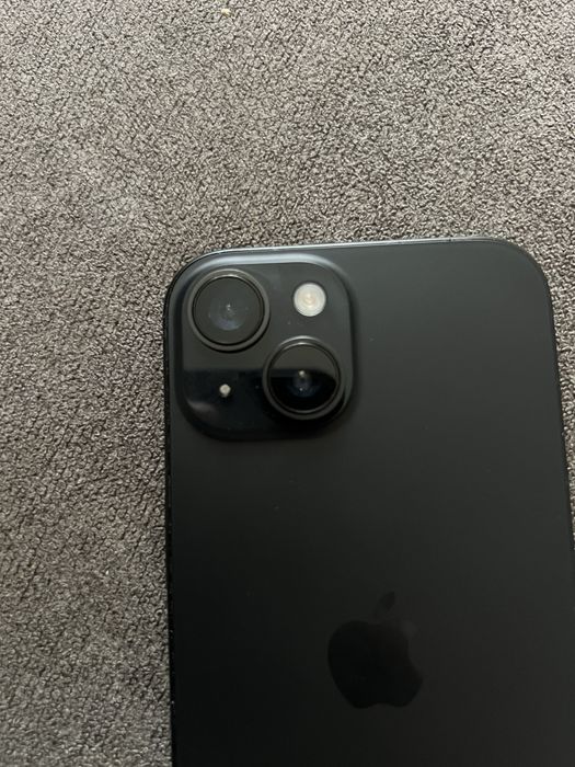 Iphone 15 negru.