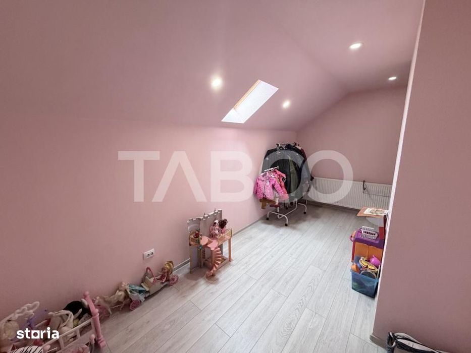 Apartament decomandat 4 camere 110 mp utili parcare privata Sura Mare