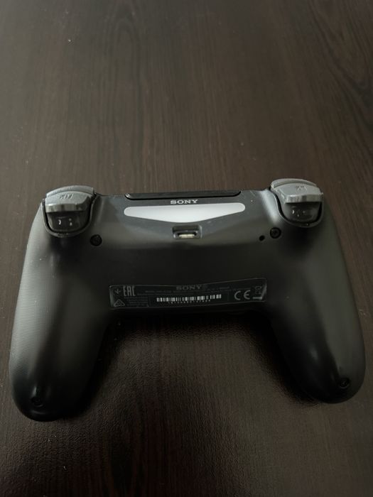 PlayStation 4 Slim 1TB + 1 джойстик – отлично състояние