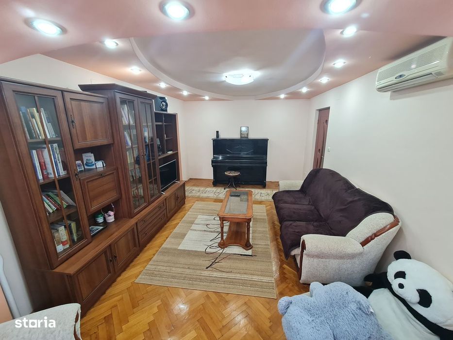 Inchiriez apartament 2 camere Modern Bou Rosu, et. 1, Centrala, Clima.