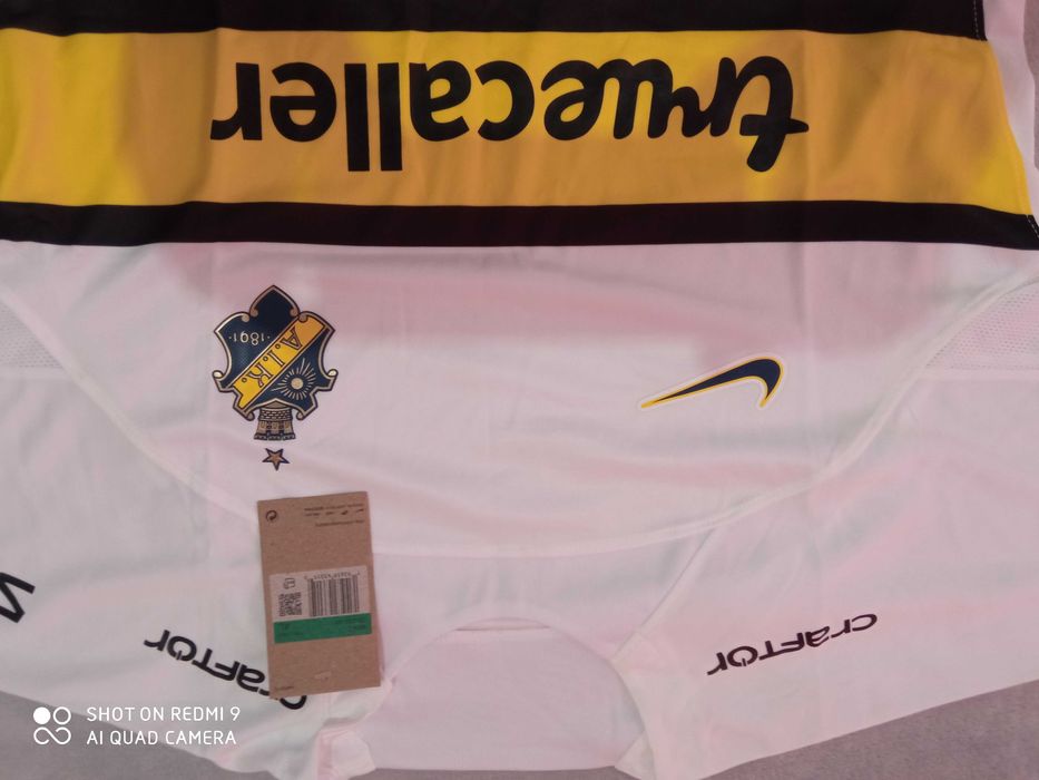 тениски нови адидас и найк.