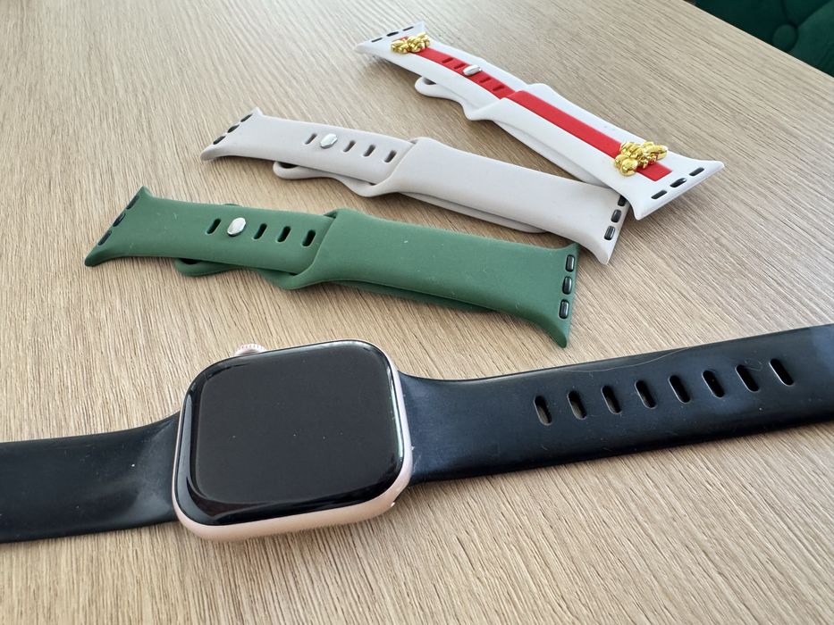 Apple Watch 10 GPS, Carcasa Rose Gold Aluminium 42mm, Light Blush Sport Band - S/M, in garantie