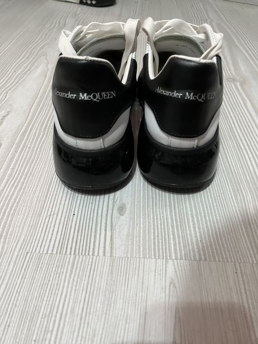 Alexandar McQueen in stare foarte buna purtati de cateva ori