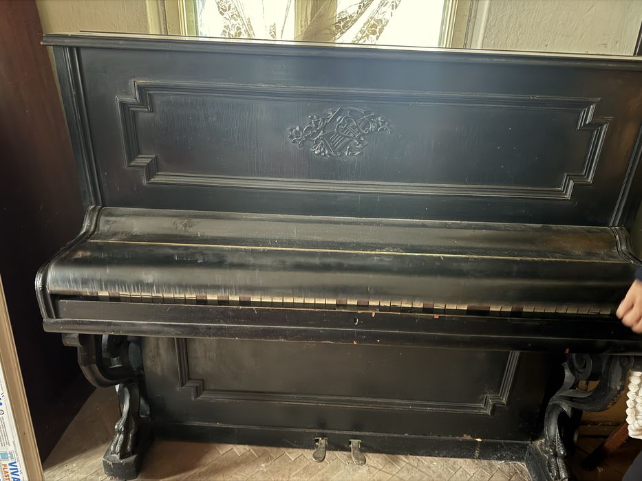 Pianină veche A. Petrof vieneză – cadru bronz – model de colecție
