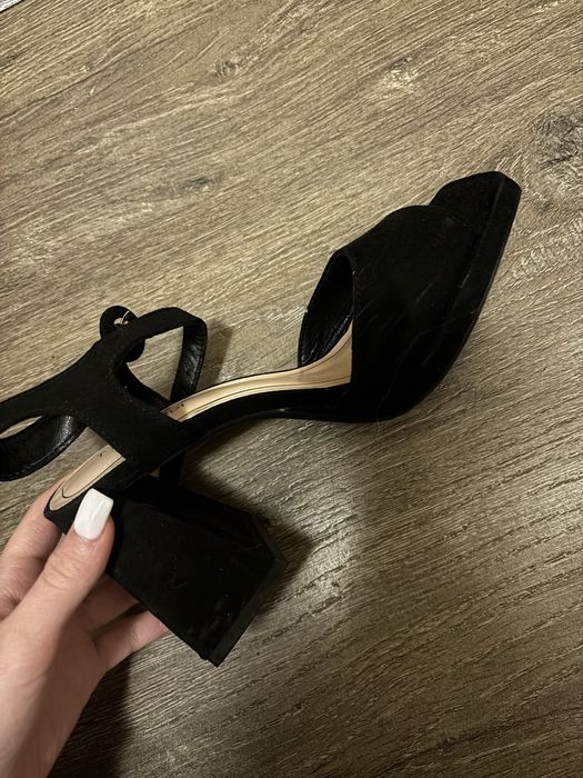 Каблуки , новые , носили пару раз