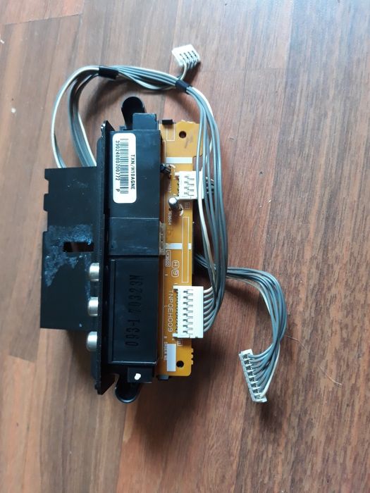 Vând Placă intrare auxiliare pentru televizor LCD Panasonic
