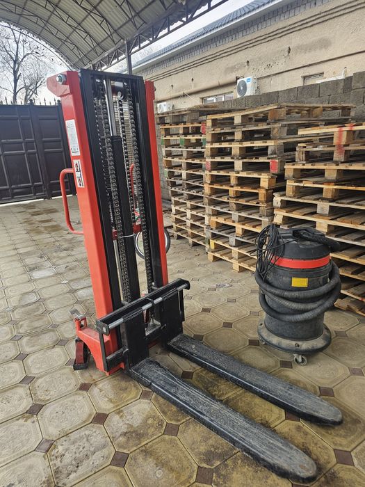 Штабелёр 2тн, қойма жұмыстары үшін