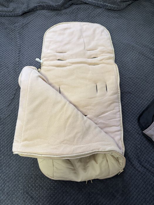 Бебешка количка и столче за кола