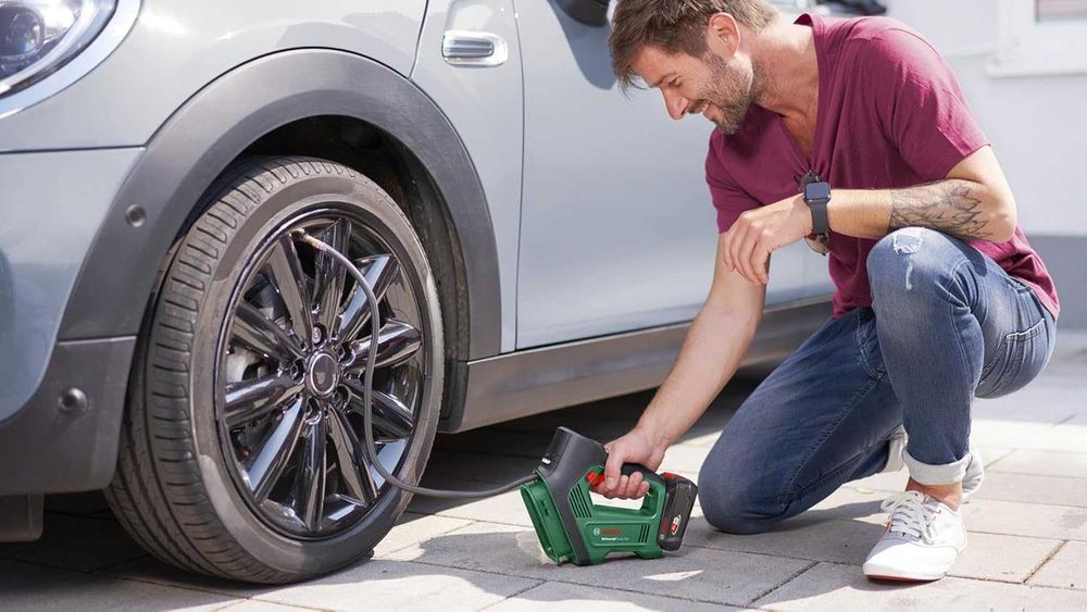 Нов Акумулаторен Компресор Bosch UniversalPump 18 V, 10.30 бара, 18 V