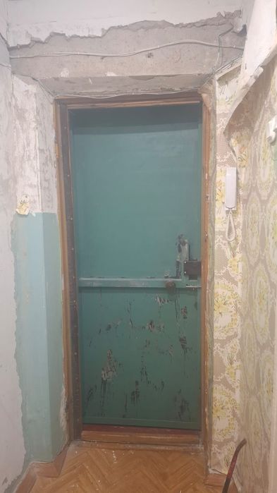 Металлическая дверь