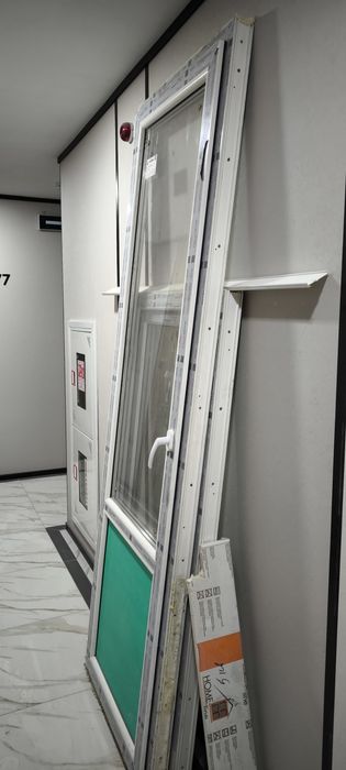 Пластиковые балкон и окно