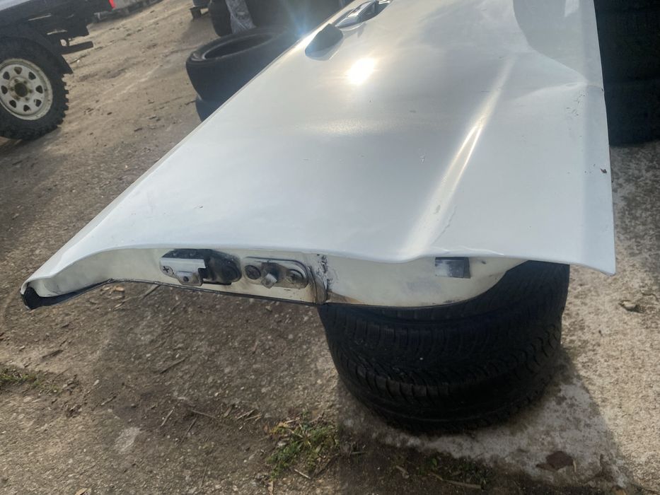 Usa bena, usa spate, Mitsubishi L200