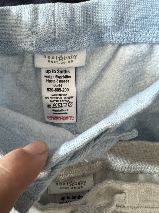 3 buc Next pantaloni grosi bebe 0-3 luni, în stare foarte bună.