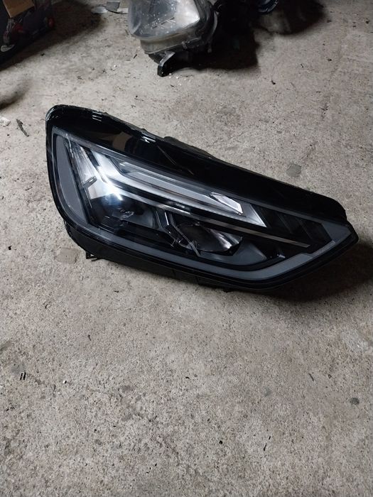 Десен фар audi Q5