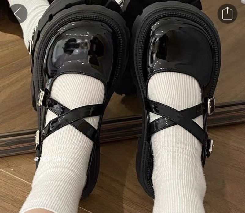 Продам школьные туфли