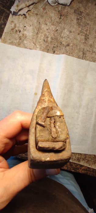 Baltag , topor, sabie veche