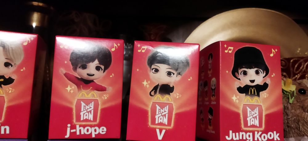 Vând colecție complecta BTS  McDonald's