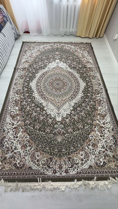 Срочно продаю 2 больших ковра, недорого