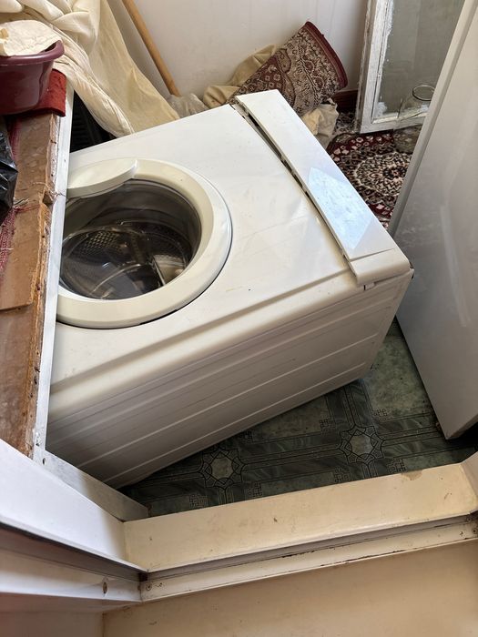 Продам стиральную машину на запчасти