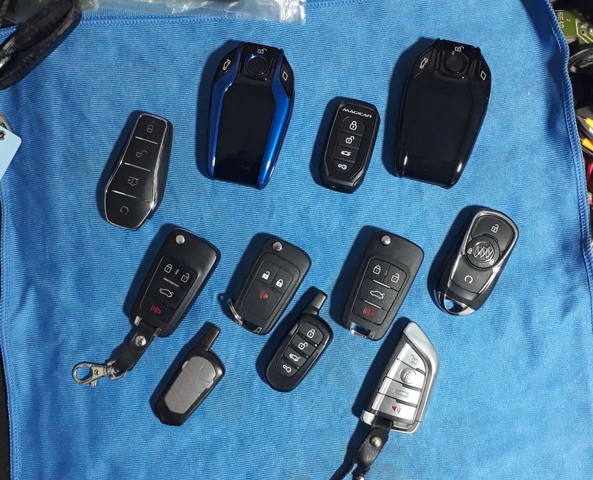 Ornatip berishbilan BMW pult yoki magicar mejikar pult