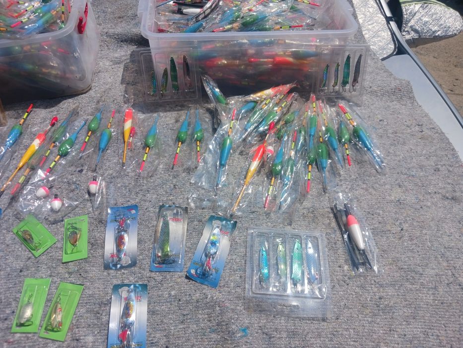 Lingurite pescuit și plute mici și mari