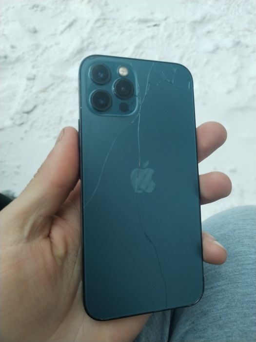 Обменяю айфон 12 про