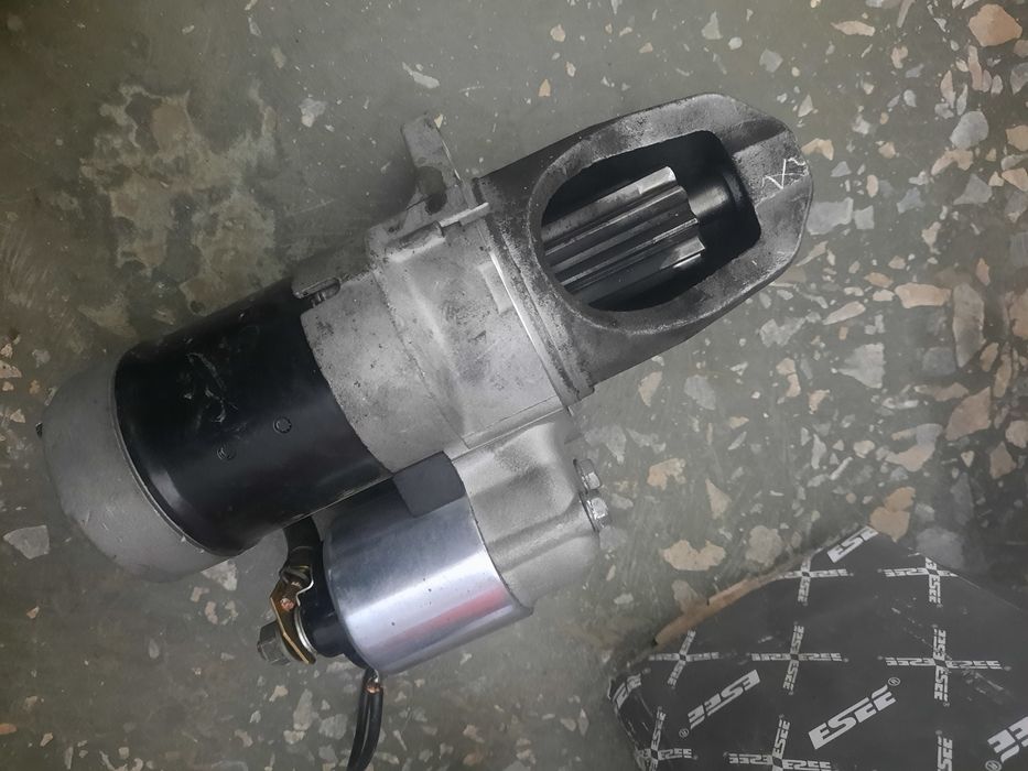 Продам  запчасть nissan maxima a32 2.0 об