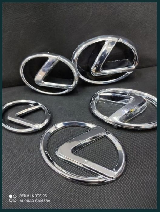 Значки шильдики надписи