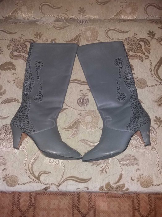 Продам женские сапоги
