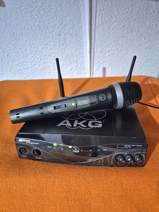 Microfon pt voce Akg Sr 400