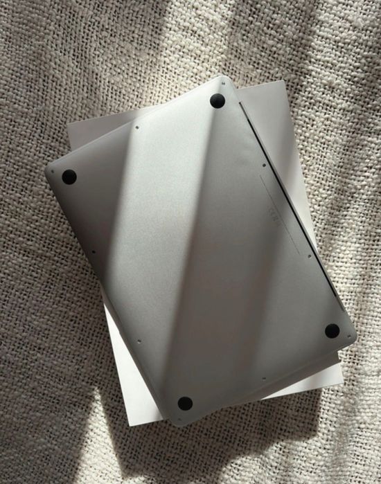 MacBook M1 13inch 2020 with a damaged display