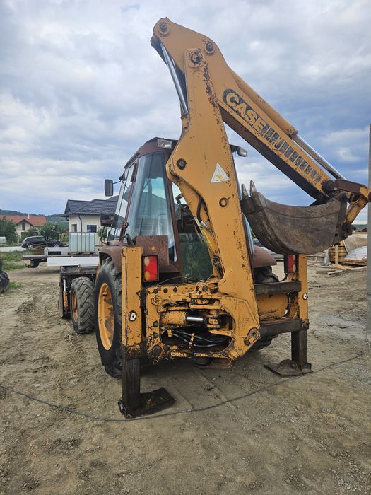 Vând buldoexcavator Case 580k
