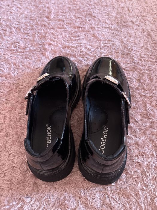 Лаковые туфли для девочки, как новые, размер 35