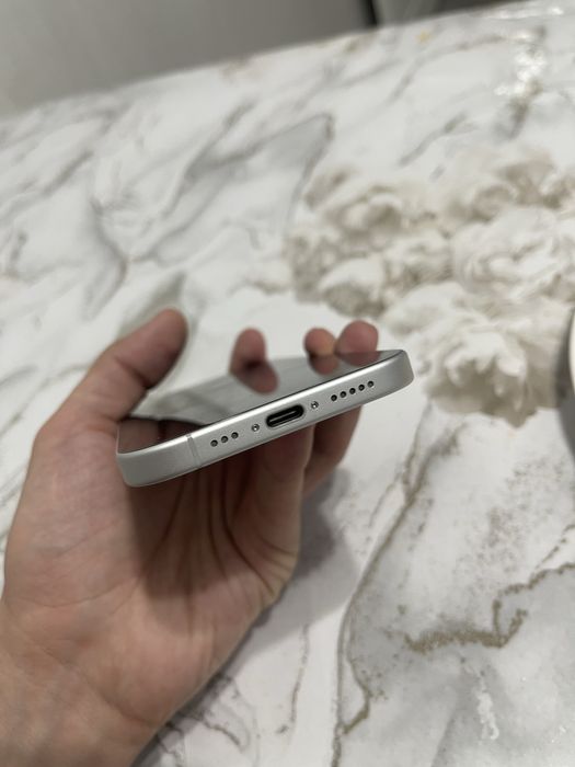 Продам iphone 16 белый