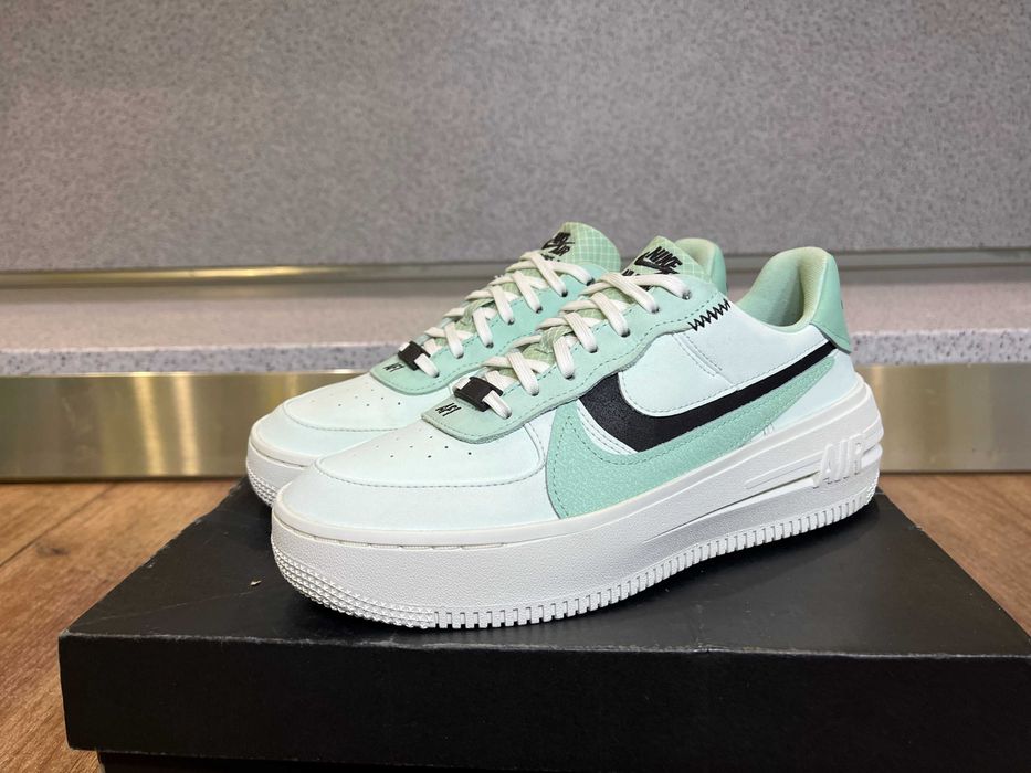 ОРИГИНАЛНИ *** Nike Air Force 1 PLT.AF.ORM "Barely Green"