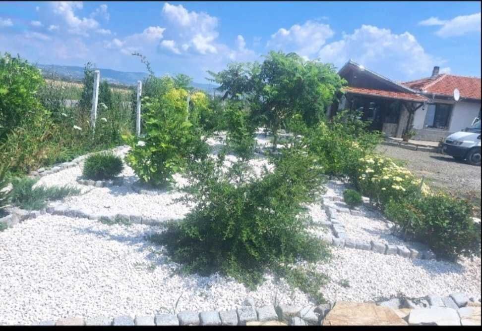 Бели декоративни камъни (тип чакъл от бял камък)за декорация на Градин