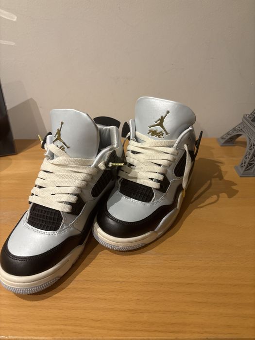 Adidasi Jordan 4 impecabili