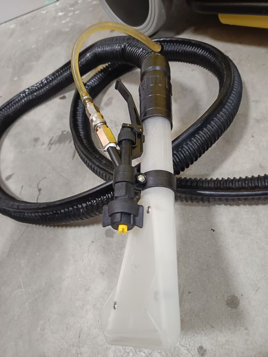 Екстрактор Karcher Puzzi 300