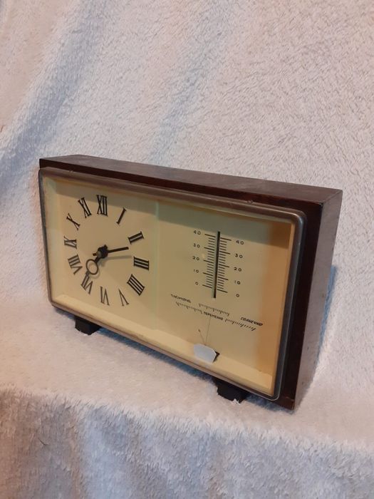 Ceas de masa cu 8 zile