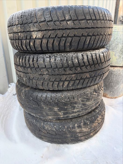 Продам комплект шин 175/65/14