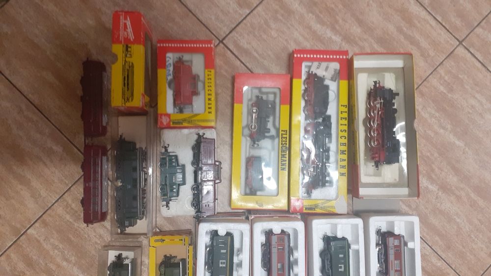 Locomotive si vagoane trenulet electric scara HO