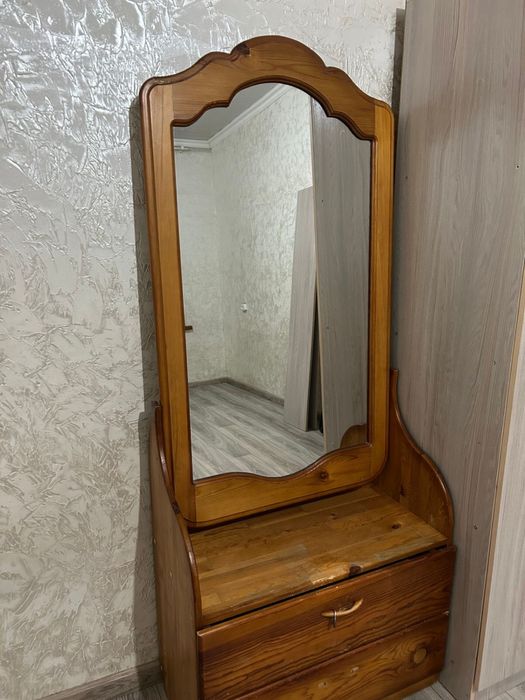 Продам тумбу с зерколом