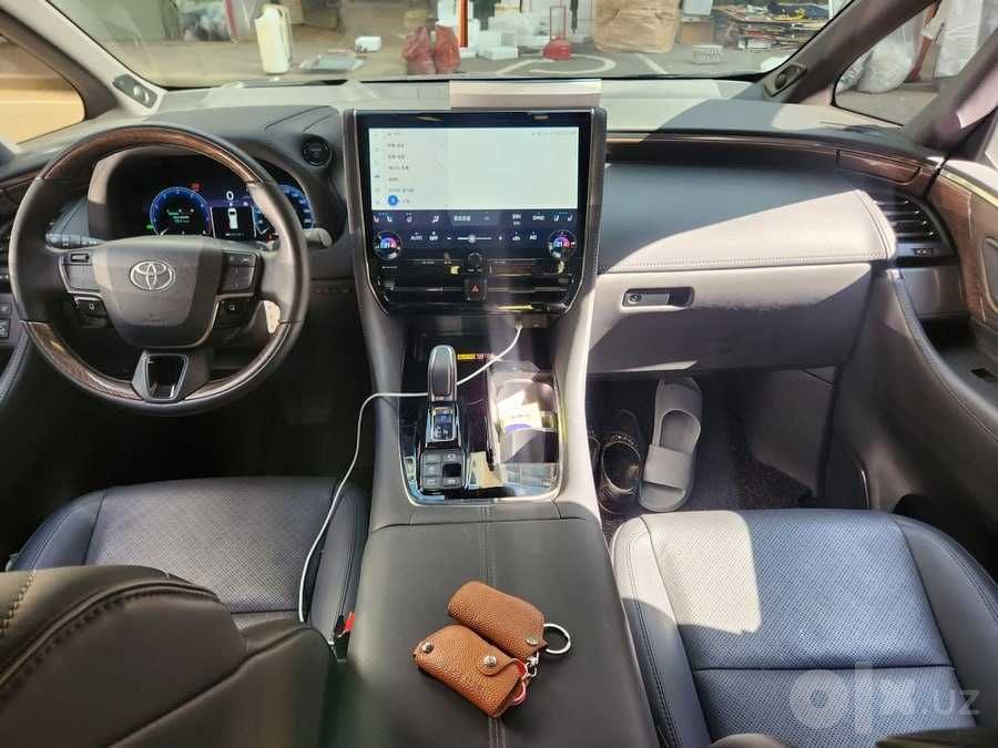 Toyota Alphard 2.5 Hybrid 4WD Executive