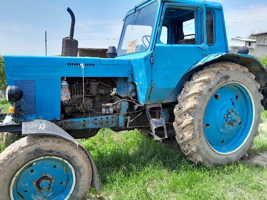 Tractor sotiladi