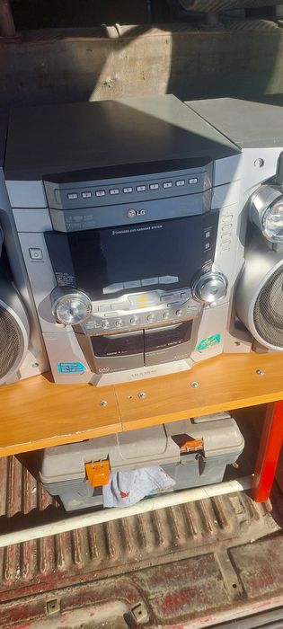 Продам музыкальный центр с блютузом