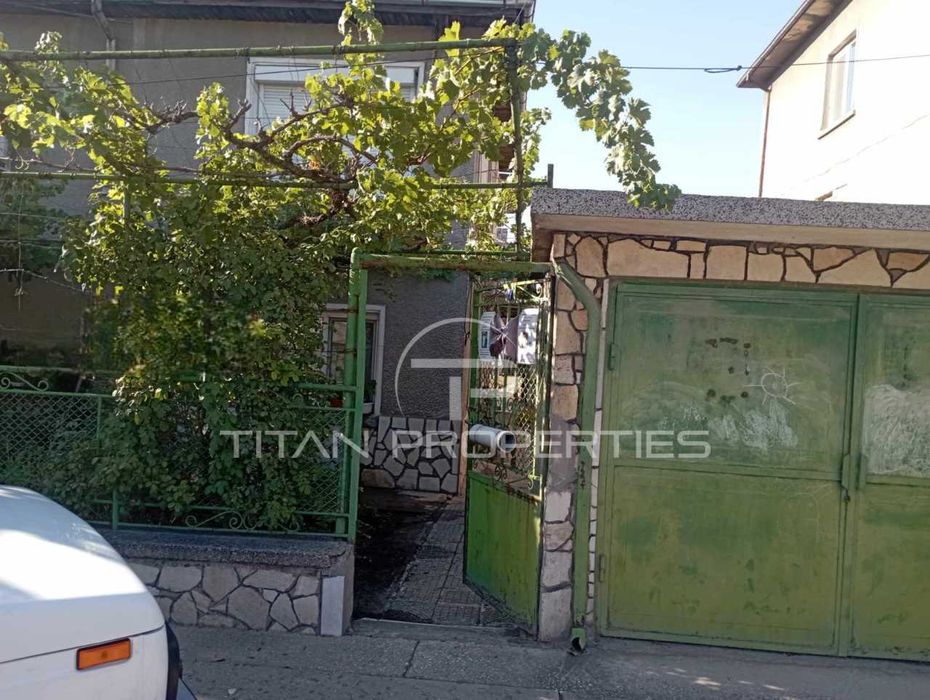 Двуетажна къща Стамболийски