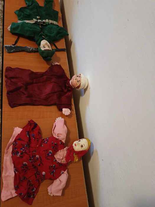 12 jucarii/papusi de mana copii vechi anii 1970,Scufita/masti Vintage