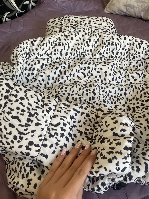 Късо яке с модерен черно-бял принт – размер M/L